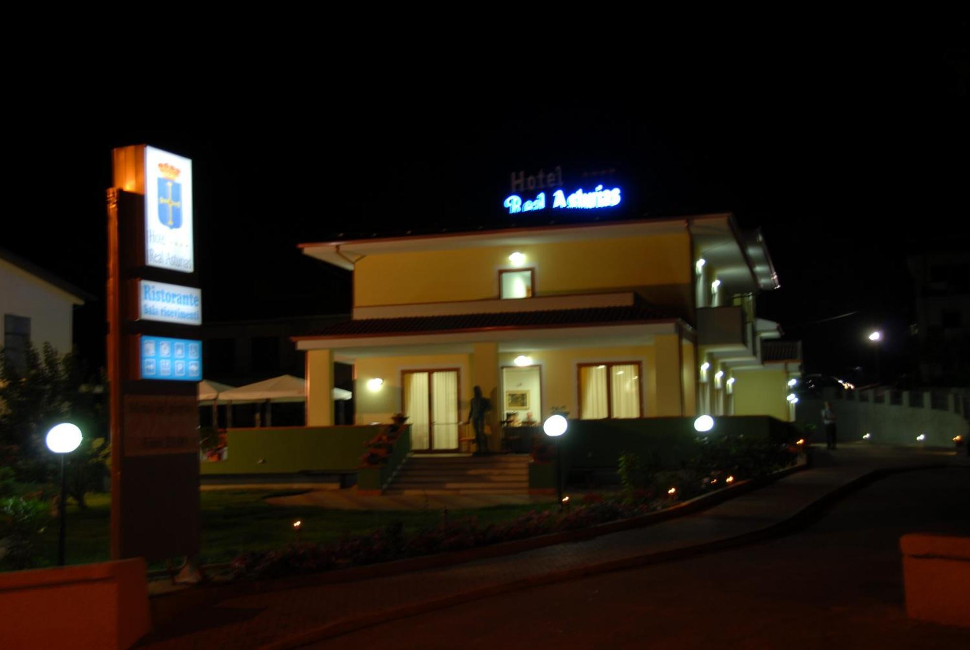Real Asturias Hotel อัคควัปเปซา ภายนอก รูปภาพ