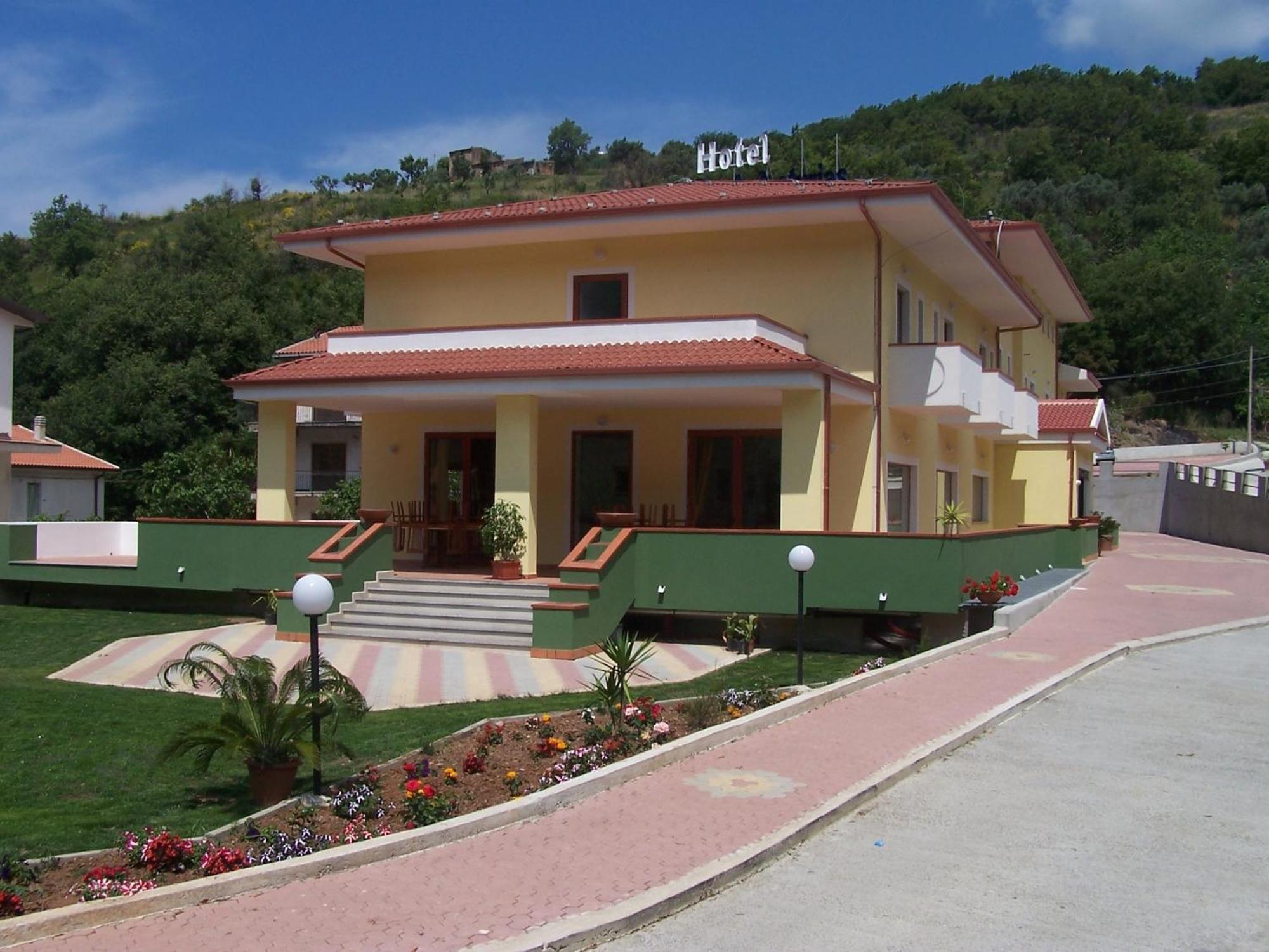 Real Asturias Hotel อัคควัปเปซา ภายนอก รูปภาพ