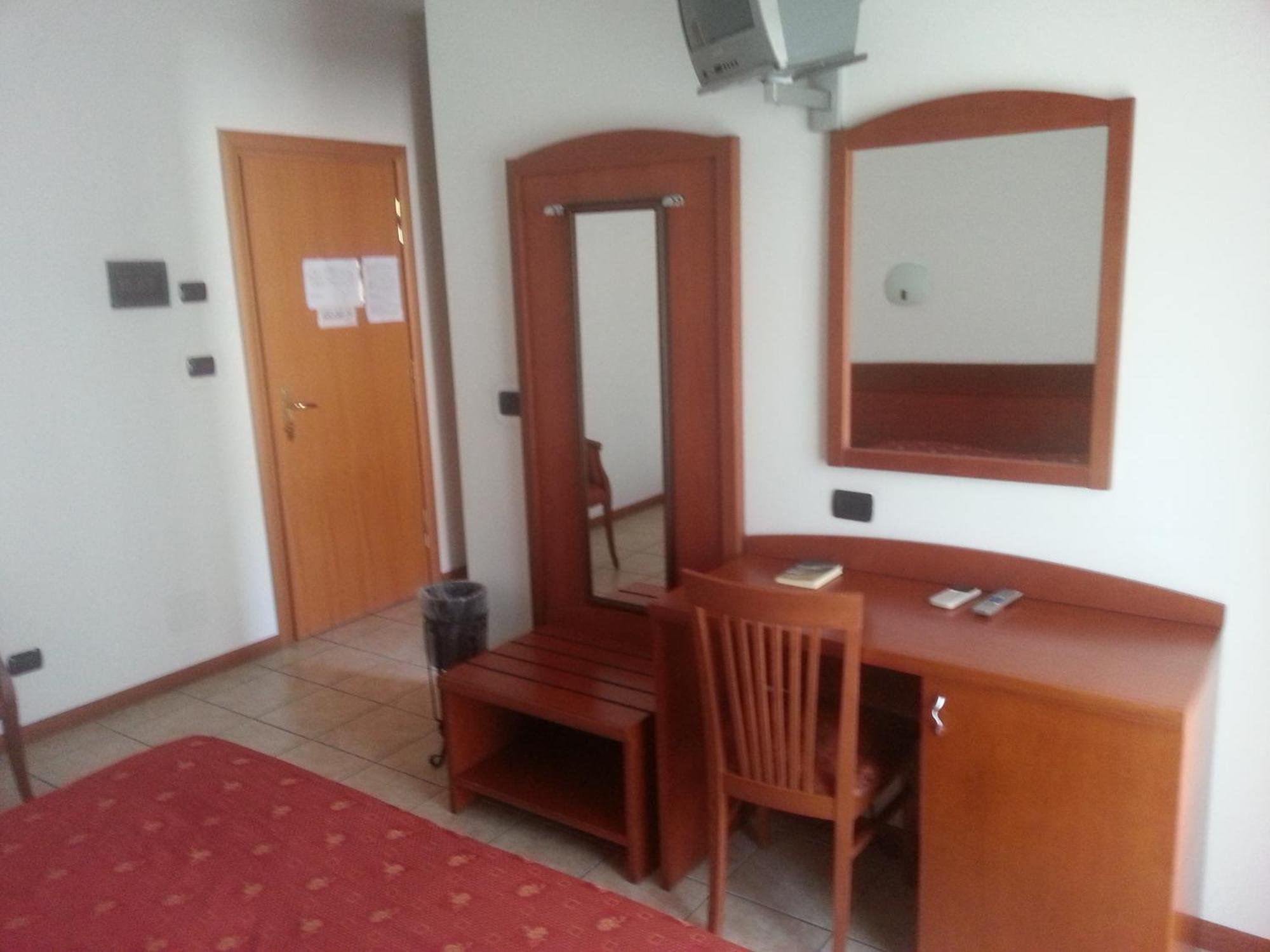 Real Asturias Hotel อัคควัปเปซา ห้อง รูปภาพ
