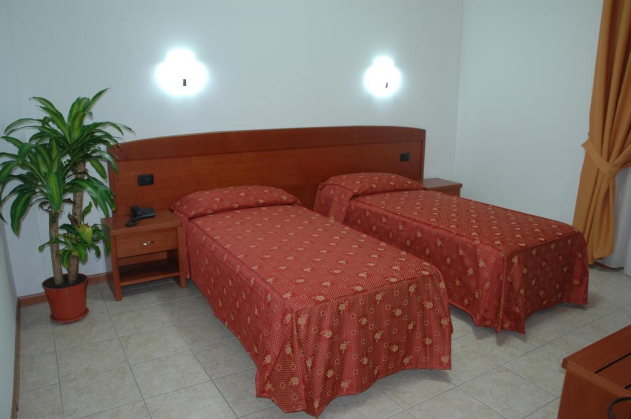 Real Asturias Hotel อัคควัปเปซา ห้อง รูปภาพ